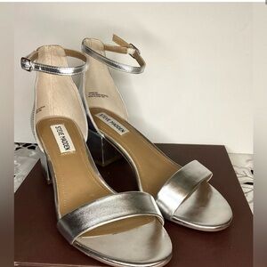 Steve MaddenIrenee Sandal Dusty Silver Size 8M